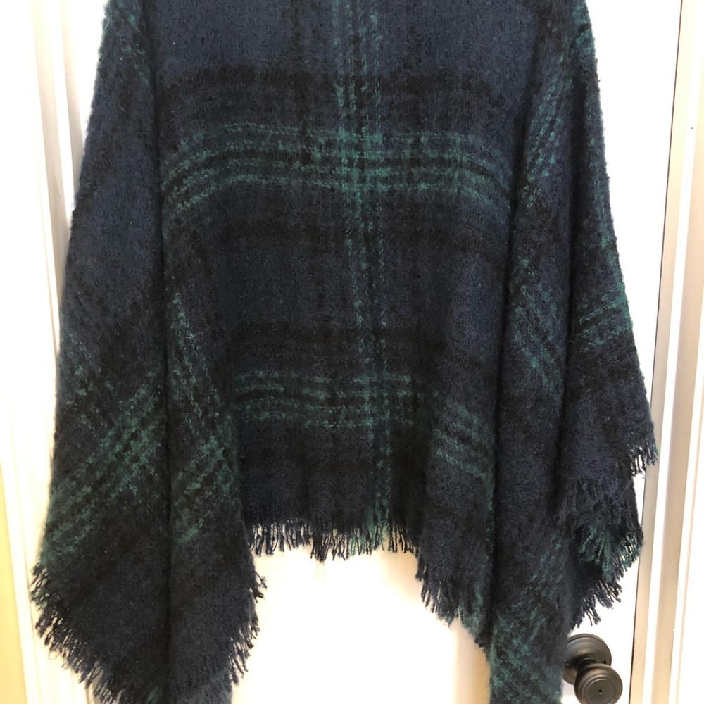 Orvis navy, black and green plaid poncho. Very soft!